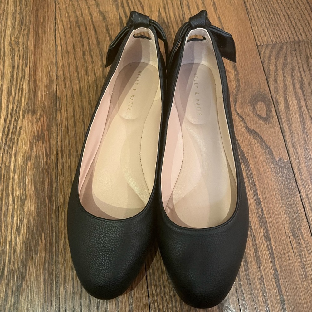 Kelly & Katie Lizabi Black Leather Flat NIB